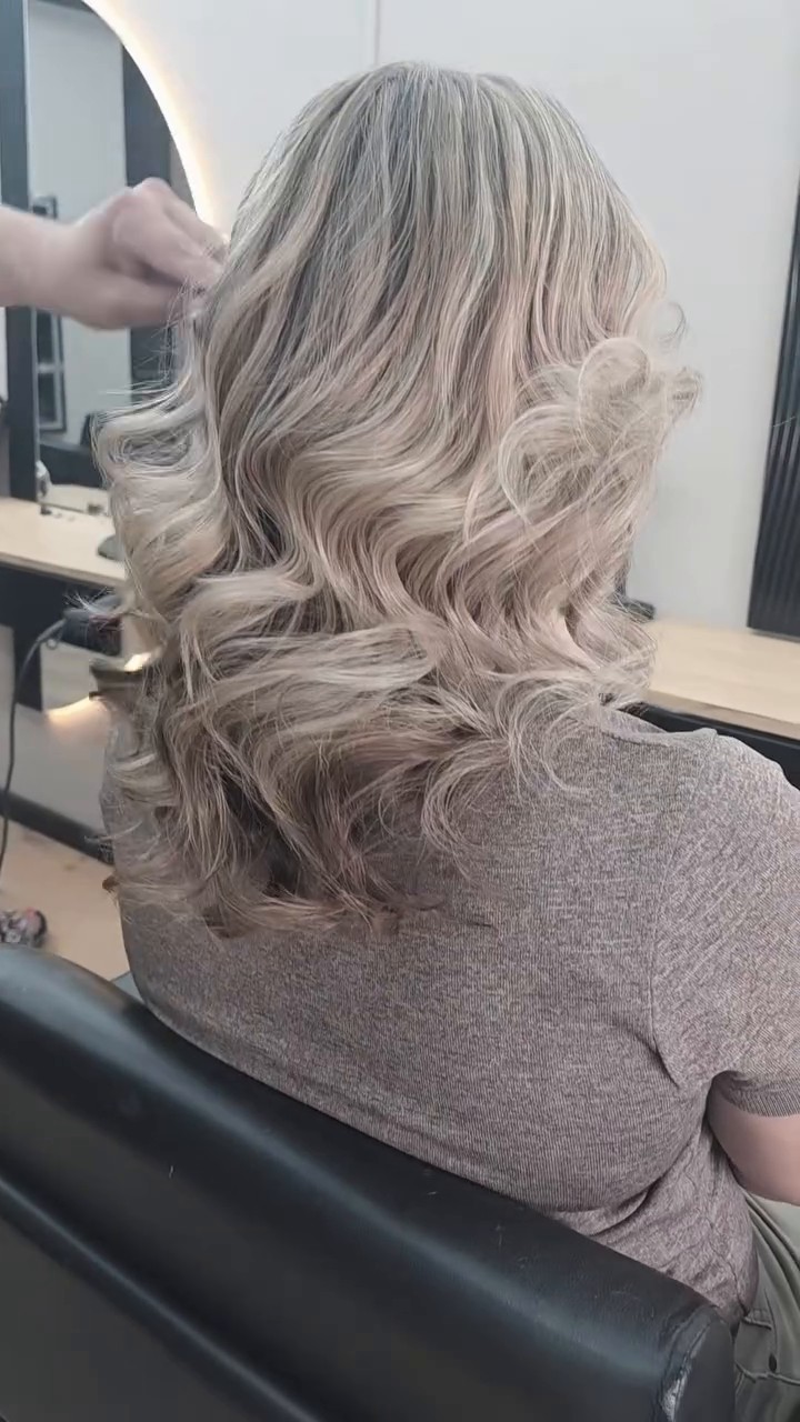 Na: Uitgegroeid en koperig, naar ash blond